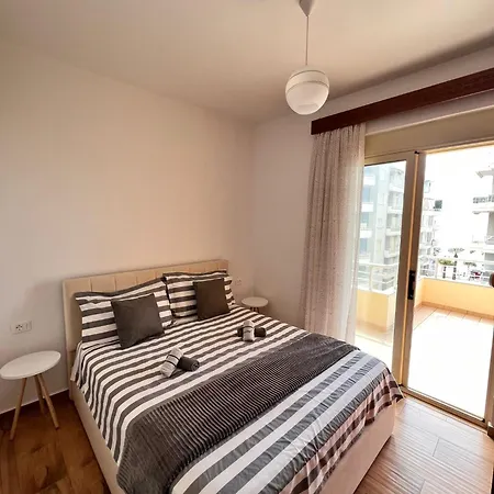 Vlora's White Pearl Daire *
