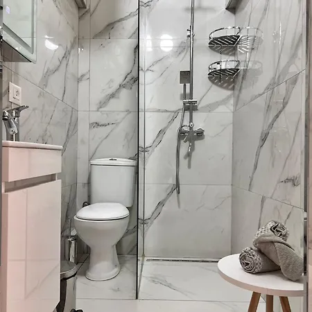 Vlora's White Pearl Daire Avlonya